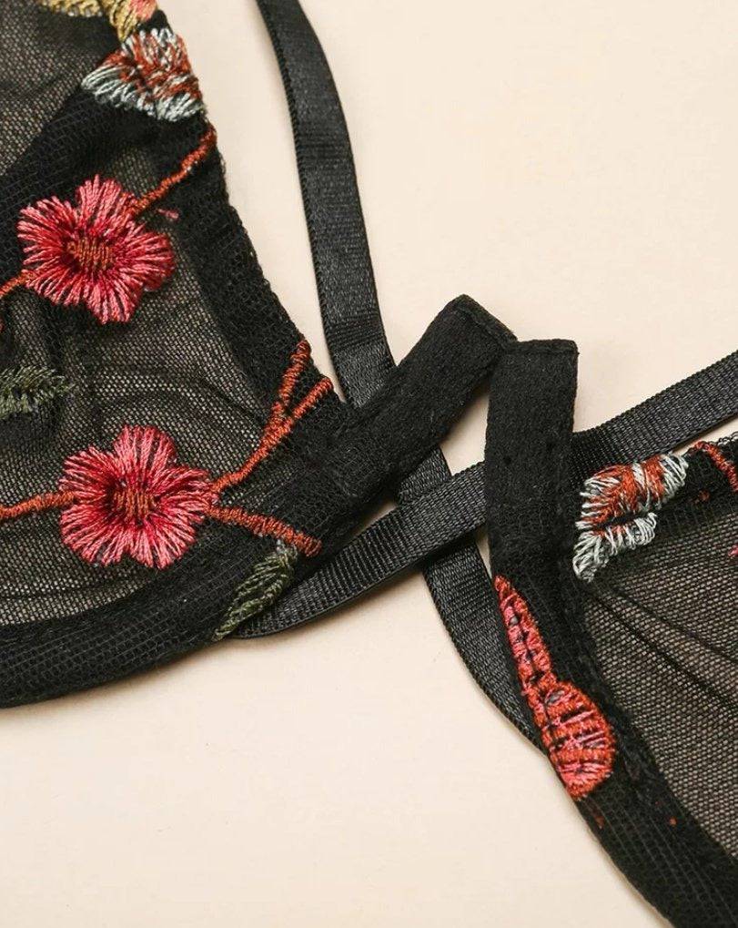 Embroidered underwear set